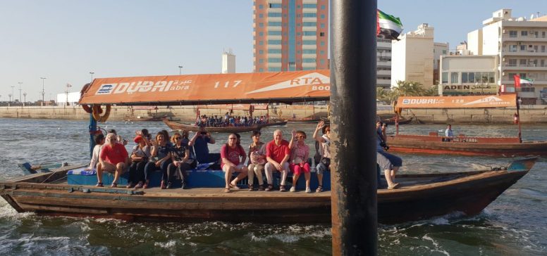 Dubaj in Oman potovanje - abra v Dubaju