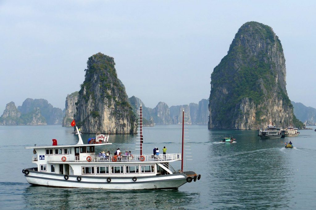 Halong bay v Vietnamu