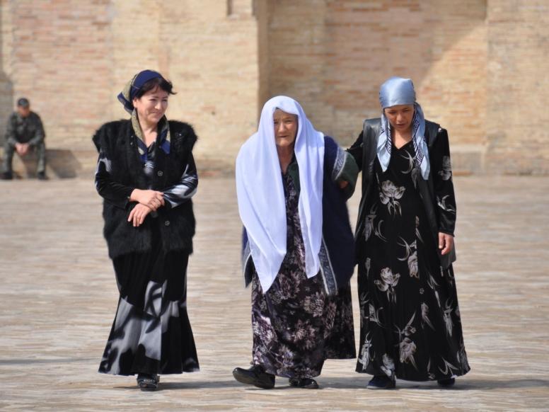 uzbekistan potovanje - zenske v uzbekistanu