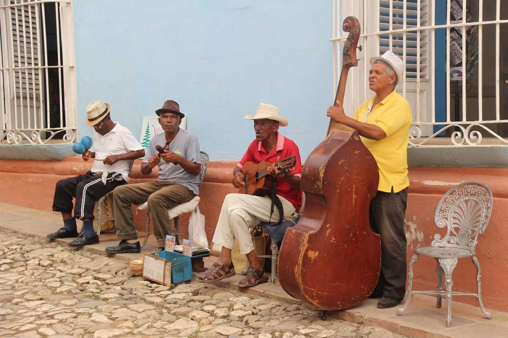 trinidad-kuba-glasbeniki